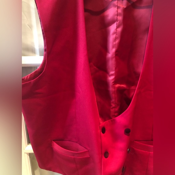 Mens red vest with suede buttons in size large with adjustable straps - Picture 2 of 8